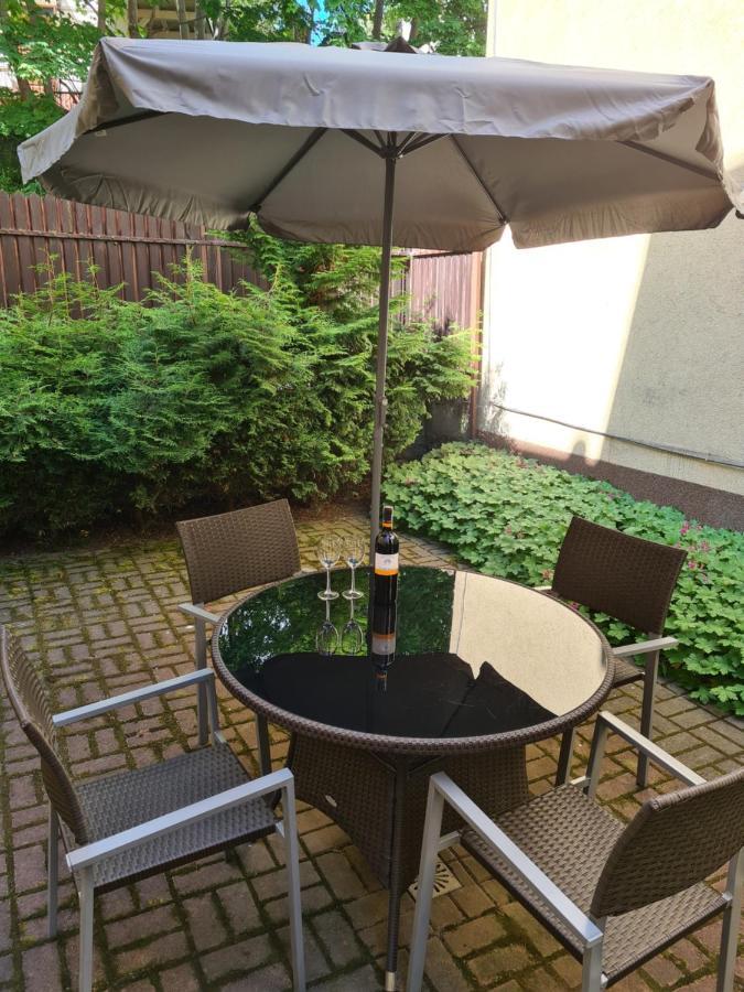 Host Garden Apartment *