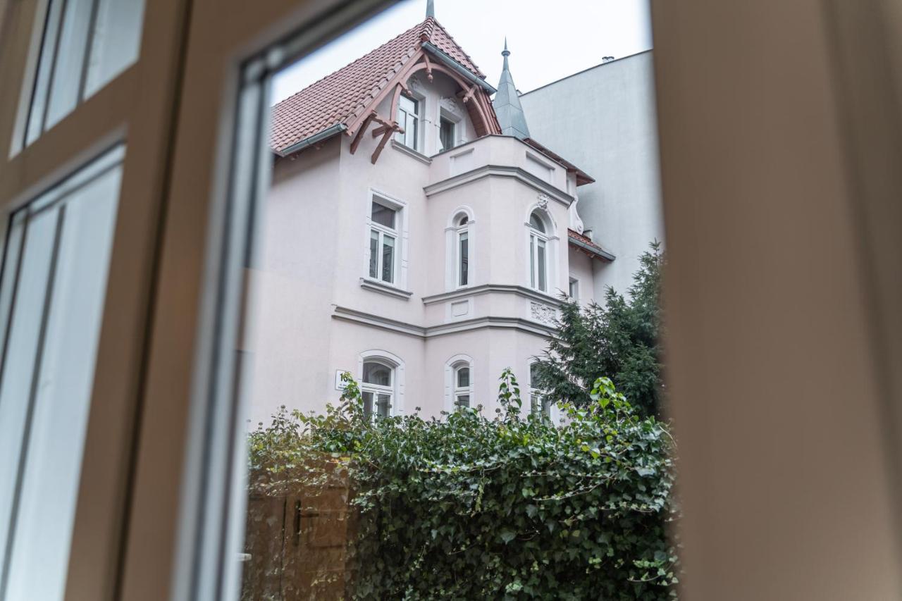 Host Garden Apartment